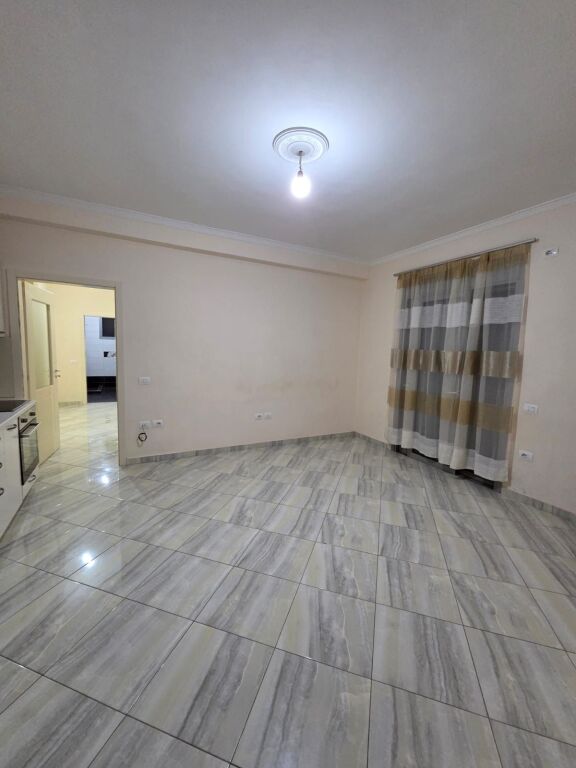 🏡 Jepet me qera apartament 1+1 në zonën e Spitallës  