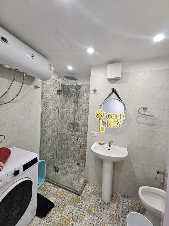 🏡 APARTAMENT LUKSOZ ME QERA 2+1 + 2 BANJO + 2 BALLKONE – Vollga, Durrës (Pamje Deti)