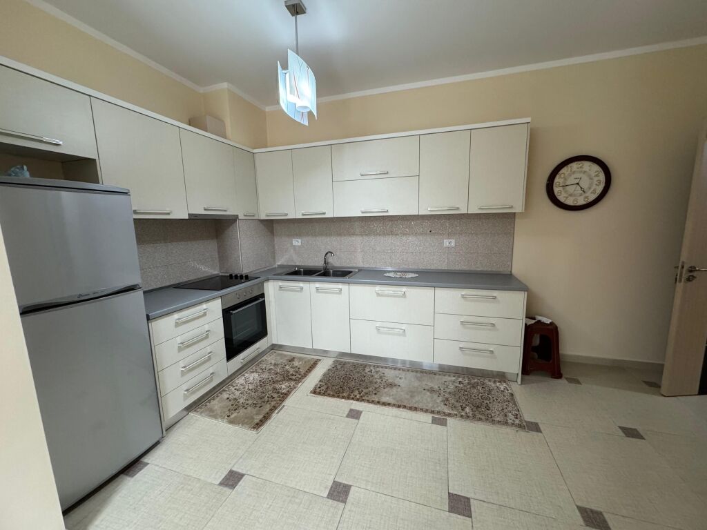 Shitet Apartament 1+1