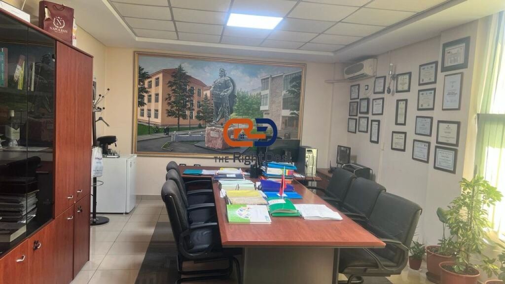 Tek Selvia, Shitet Njesi Biznesi Ideale Per Investim !!!