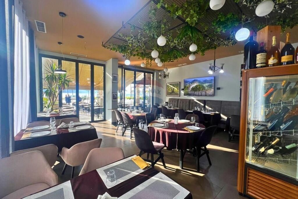 🍽️ Attività in Vendita – Ristorante in prima linea, Lungomare, Vlora
