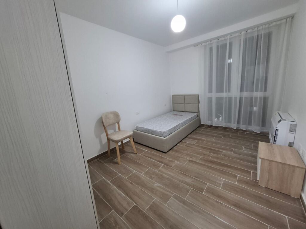 APARTAMENT ME QERA 2+1 5 MAJ 50.000 LEKE