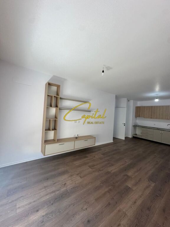 ZYRE ME QIRA 100 M2 5 MAJI 550 EURO