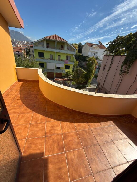 AMBIENT BIZNESI ME QERA 500 M2 VILAT GJERMANE 5300 EURO