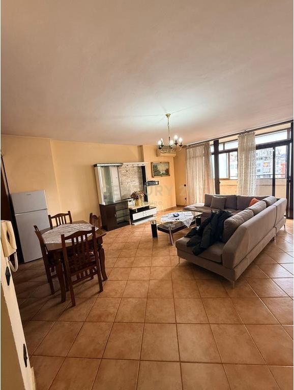 APARTAMENT 2+1 ME QIRA PERBALLE KOMPLEKSIT DELIJORGJI!