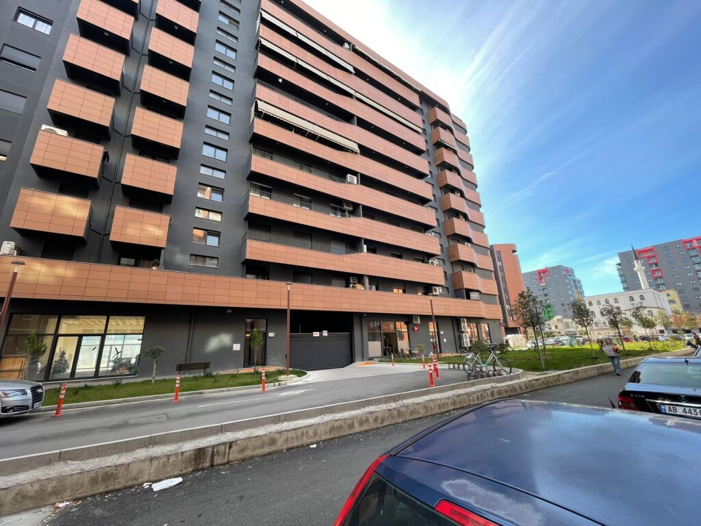 Ofrohet dyqan me qira