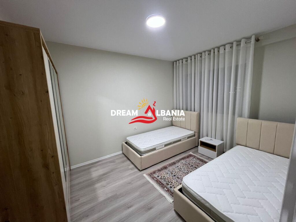 Jepet me qera apartament 2+1+post parkimi tek rruga e Durrsit prane Colosseo (ID 4219386)