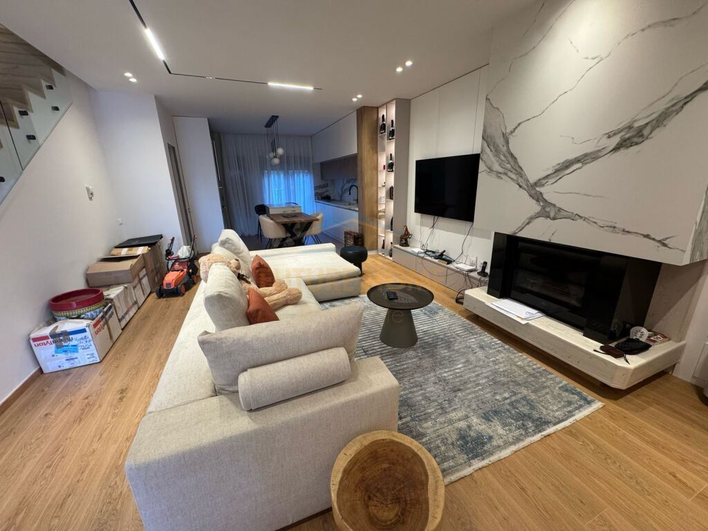 Qera, Vilë 3-Katëshe, TEG , Tiranë.