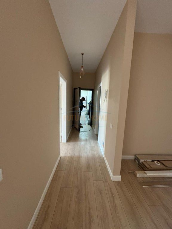 Shitet, Apartament 1+1, Sauk, Porta Tirana e Re, Tiranë.