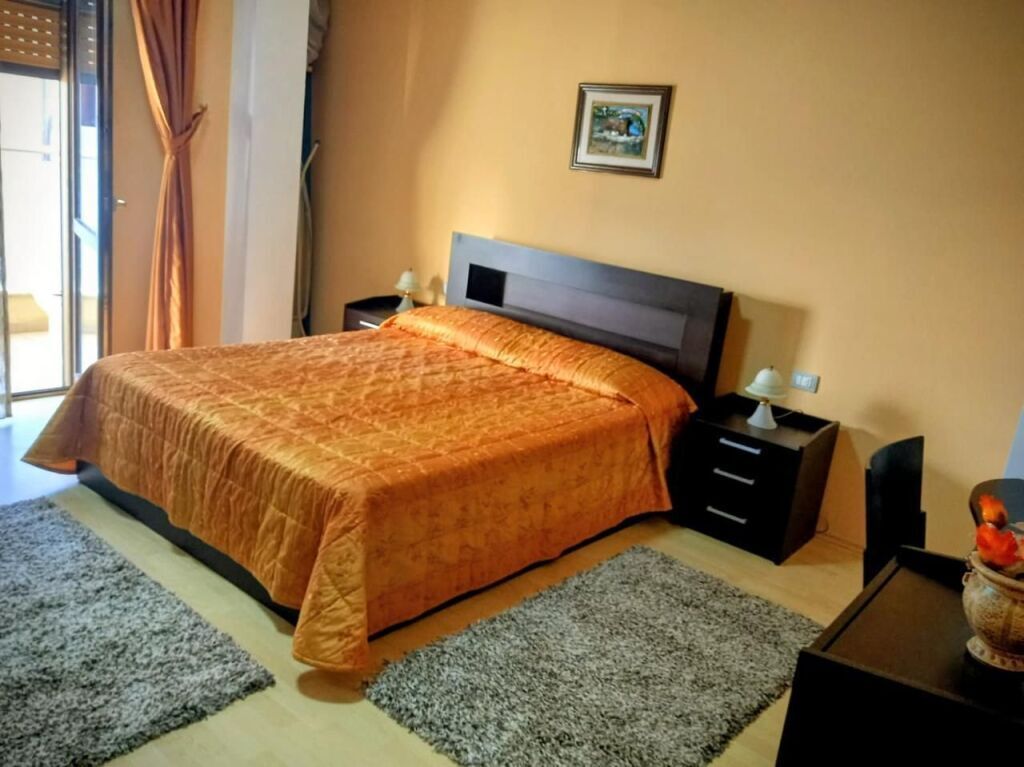 Apartament 2+1+2 me qira tek komuna e Parisit