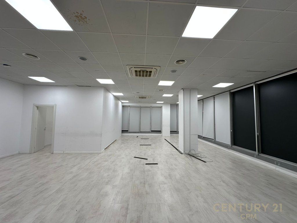 Ambient Per Qira Ne Bllok! 7,300 € /Muaj