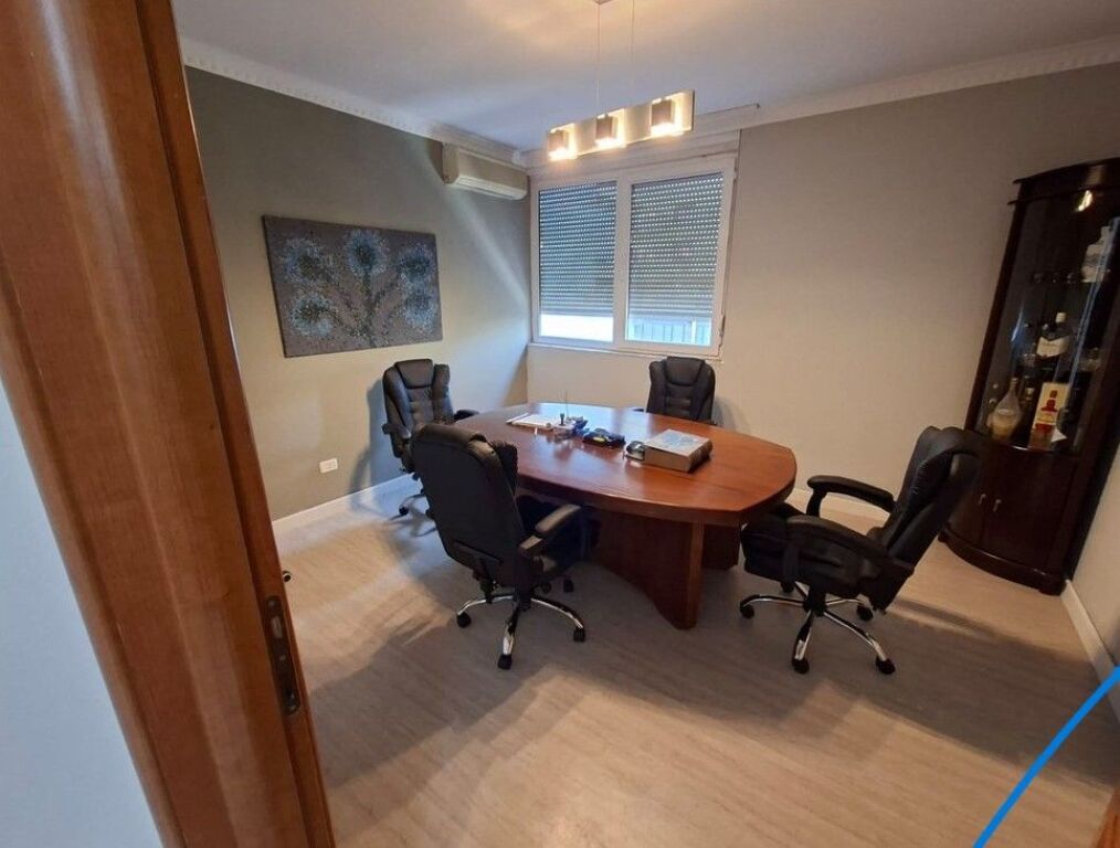 Qira, Ambient per Zyra, Myslym Shyr, Tiranë.