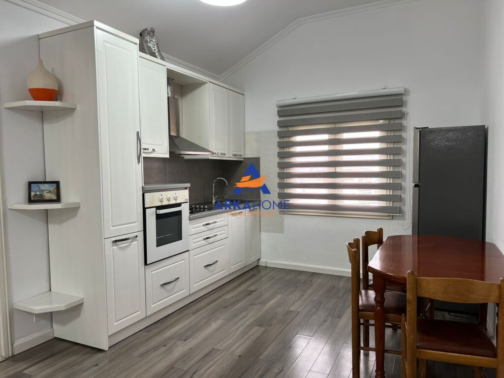 JEPET APARTAMENT ME QERA 2+1+BALLKON+PARKIM "QYTET STUDENTI , ISH SHKOLLA FLABINA" 48.000 LEKE