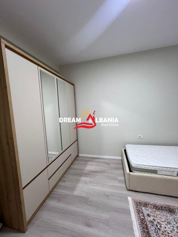 Jepet me qera apartament 2+1+post parkimi tek rruga e Durrsit prane Colosseo (ID 4219386)