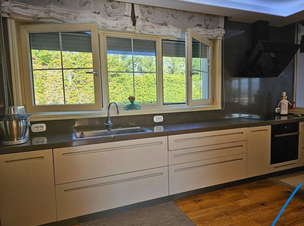 Shitet, Vile 3-Kateshe, Lunder, Tirane.