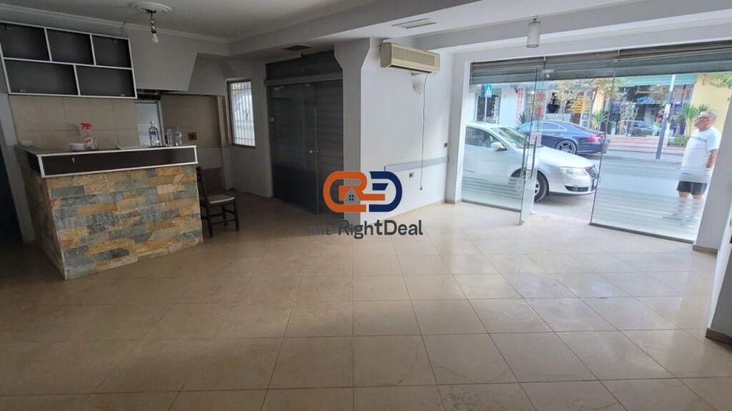 In Kombinat, Premises for Sale by the Road!!