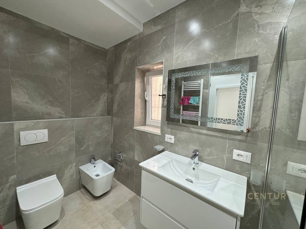 AFFITTASI APPARTAMENTO 2+1 AL BULEVARDI ZOGU I PARE