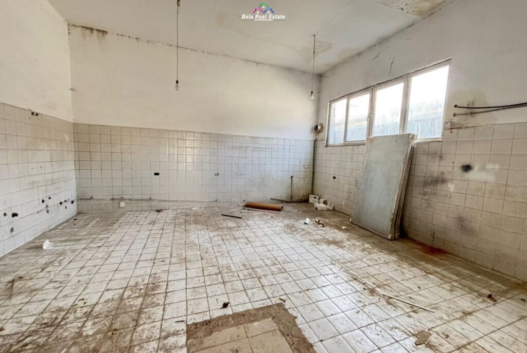 Magazine Me Qera Ne Misto Mame ( ID BM301) Tirane