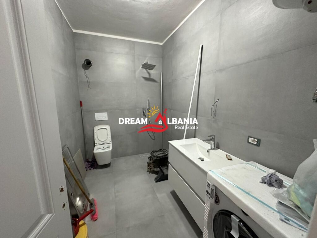 Jepet me qera apartament 1+1 ne rrugen e Durrsit prane Colosseo (ID 42111124)
