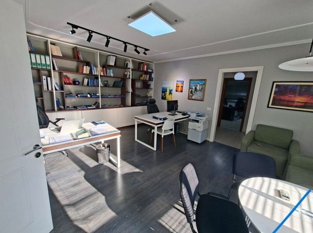 Qira, Ambient per Zyra, Myslym Shyr, Tiranë.