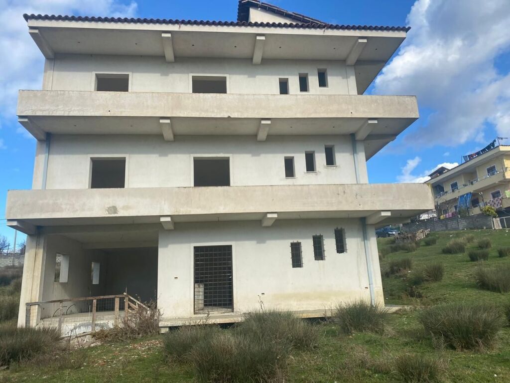 3-story villa for sale in Babrru