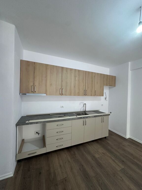APARTAMENT ME QERA 2+1 5 MAJI 55.000 LEKE