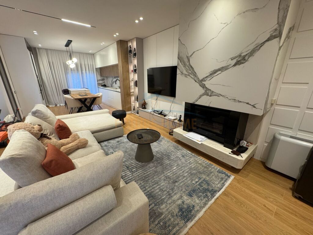 Qera, Vilë 3-Katëshe, TEG , Tiranë.