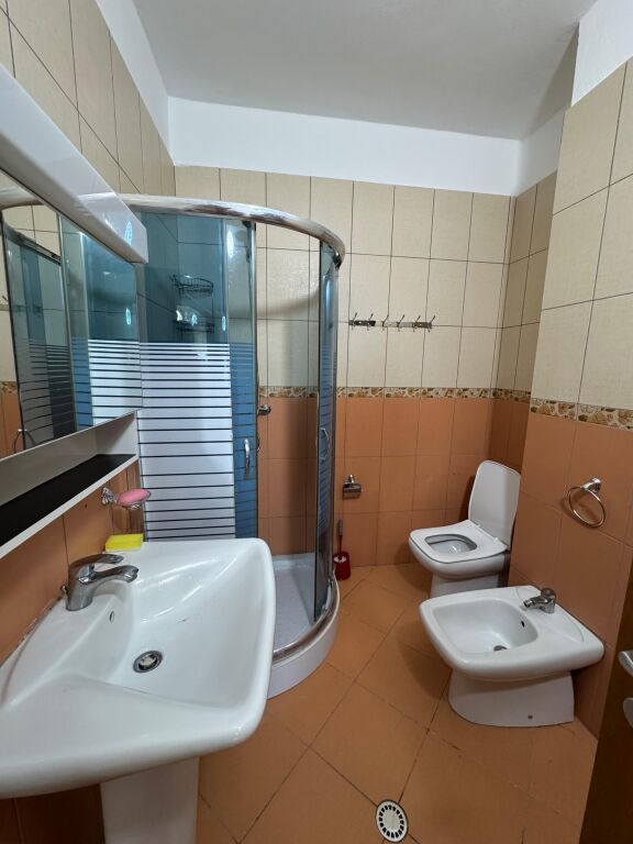 Jepet apartament me qera 2+1+2