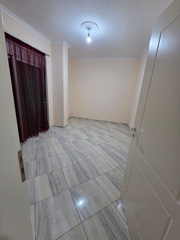🏡 Jepet me qera apartament 1+1 në zonën e Spitallës  
