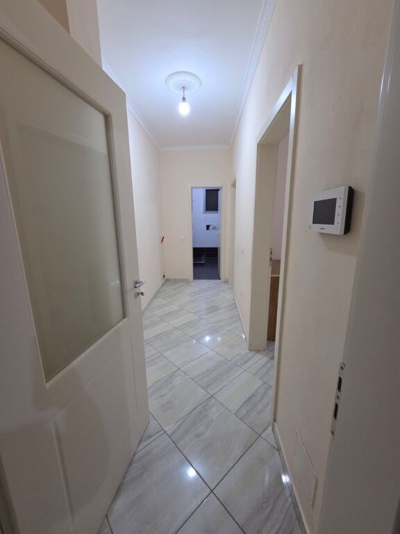 🏡 Jepet me qera apartament 1+1 në zonën e Spitallës  