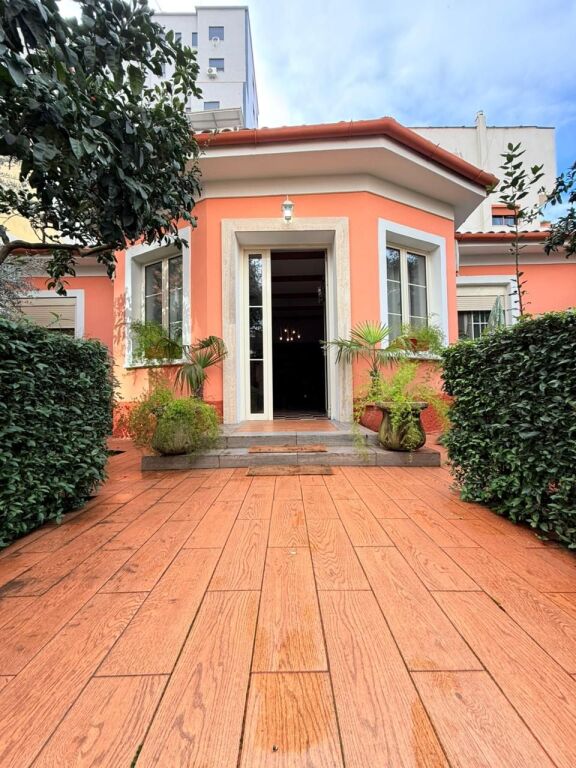 PRIVATE HOUSE FOR RENT AT THE NEW MARKET