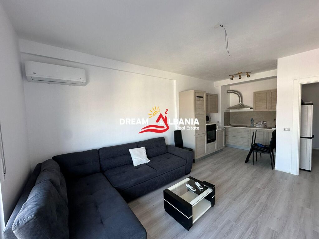 Jepet me qera apartament 1+1 ne rrugen e Durrsit prane Colosseo (ID 42111124)
