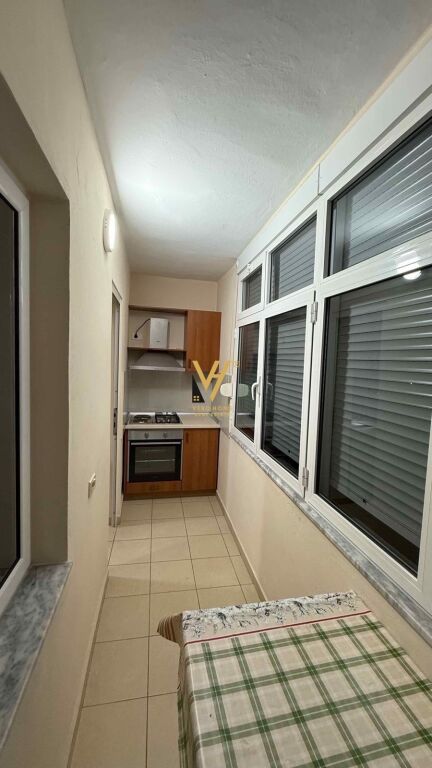 JEPET APARTAMENT 3+1+BLK ME QERA TE XHAMIA E TABAKVE 80.000 LEKE