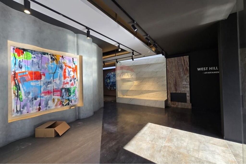 Showroom me qira ne Rrugen Sulejman Delvina