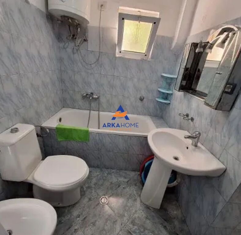 JEPET APARTAMENT ME QERA 2+1+2 + BALLKON "NE BULEVARDIN MIGJENI" 55.000 LEKE