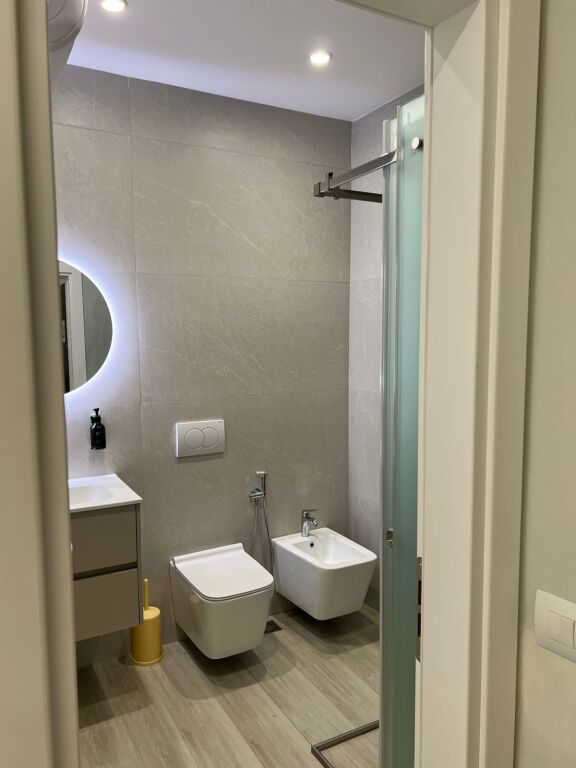 Jepet apartament me qera 1+1