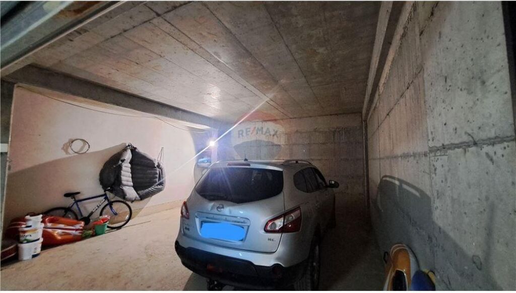 Apartment 1+1 (including a closed garage) for sale, Lungomare, Vlore