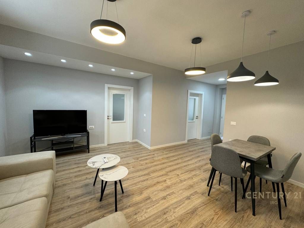 AFFITTASI APPARTAMENTO 2+1 AL BULEVARDI ZOGU I PARE