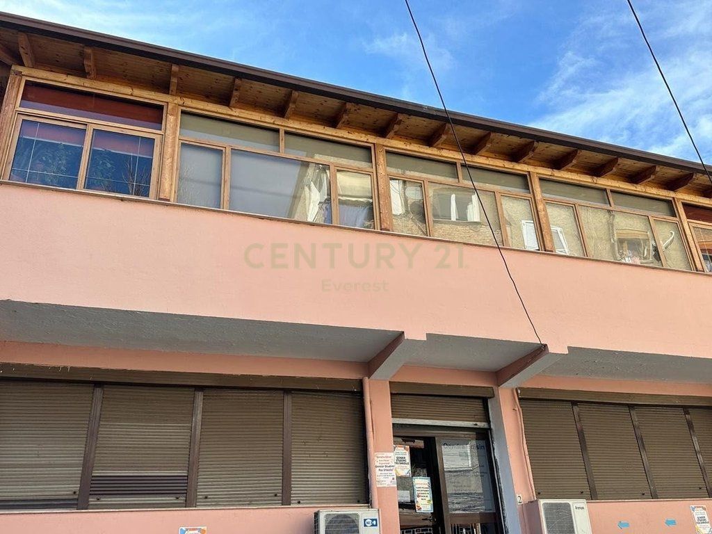 STRADA DI DURRËS-LOCALE COMMERCIALE IN AFFITTO 2 PIANI 2.500 € /Mese