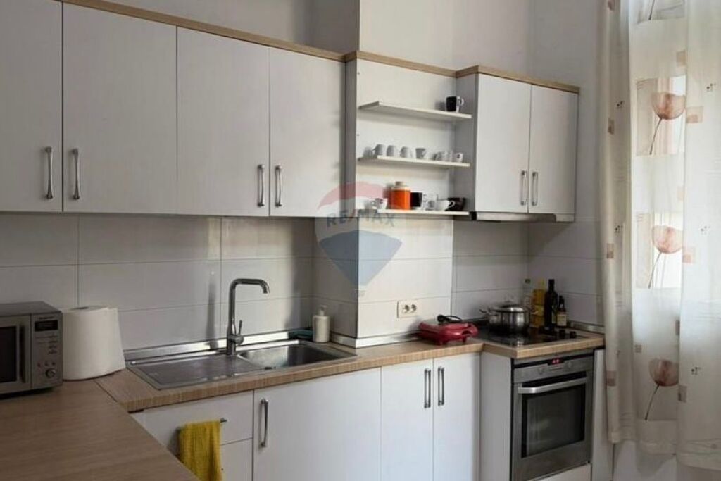 Appartamento - In Affitto - Blloku, Tirana