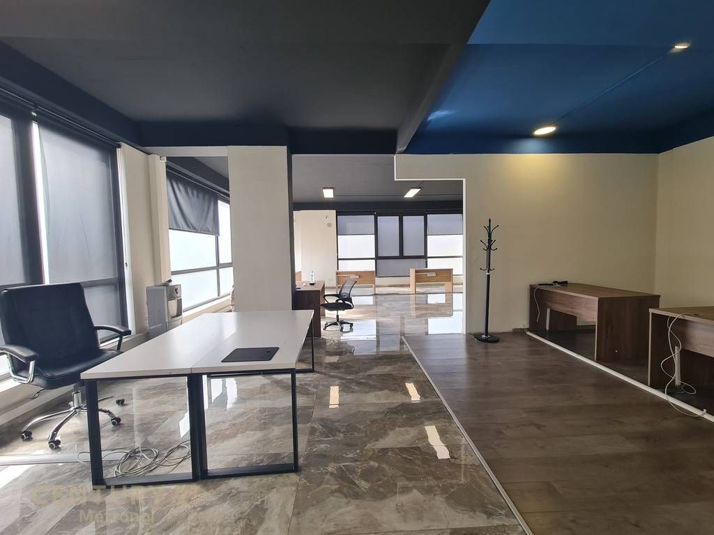 VENDO LOCALE COMMERCIALE NELLA GRANDE ANELLO-ASTIR!