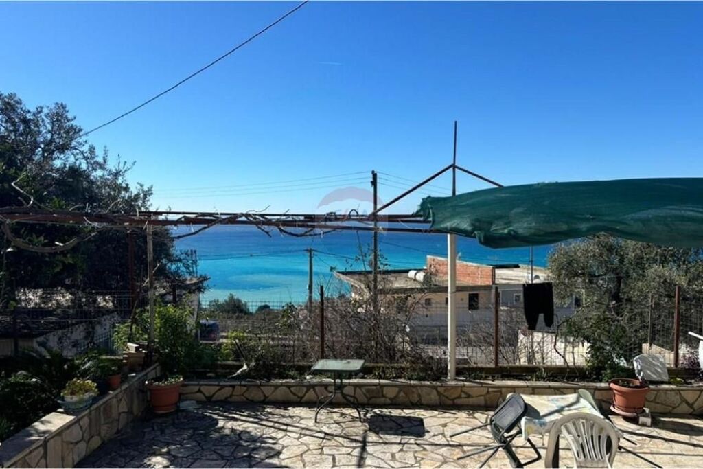 Vilë për Shitje Dhërmi, Rruga Petro Marko