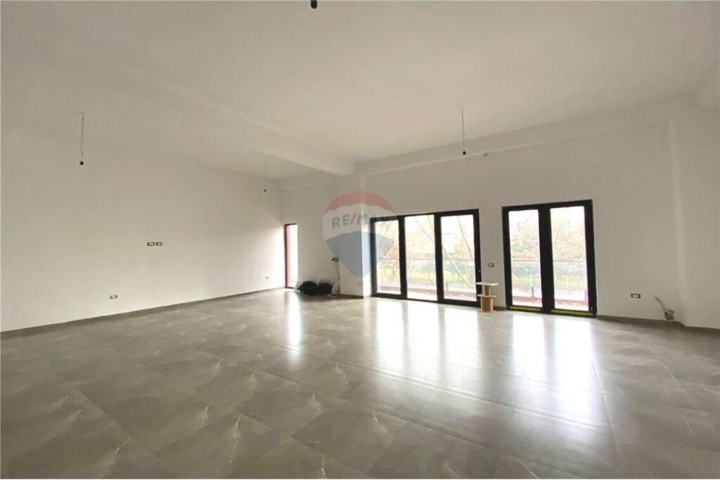 AMBIENT KOMERCIAL PER QIRA TEK ARLIS