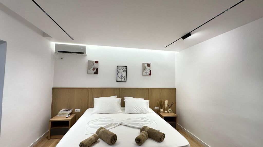 JEPET GARSIONIERE ME QIRA MINE PEZA