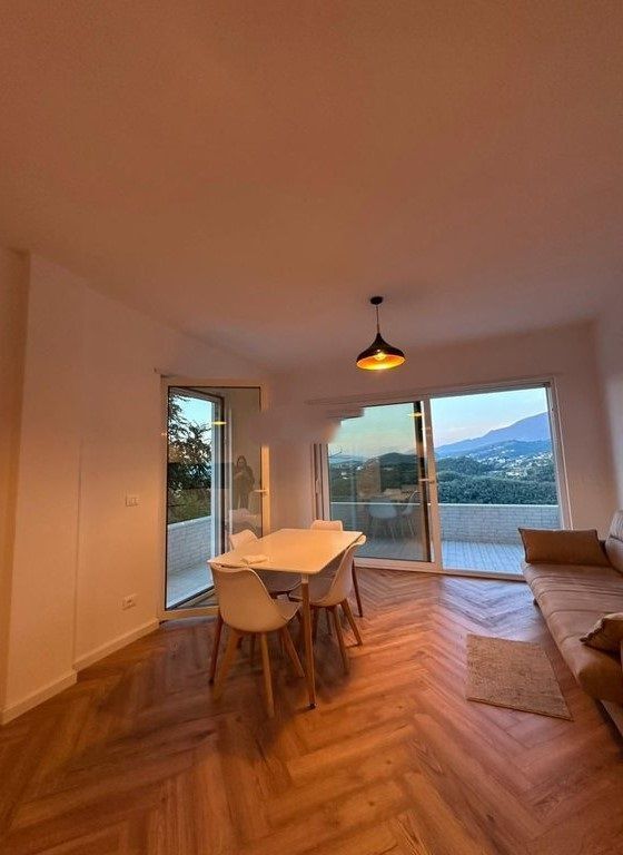 Ulet cmimi! Apartament per qira 2+1+2, Tek Vilat e Arabit, Fresk