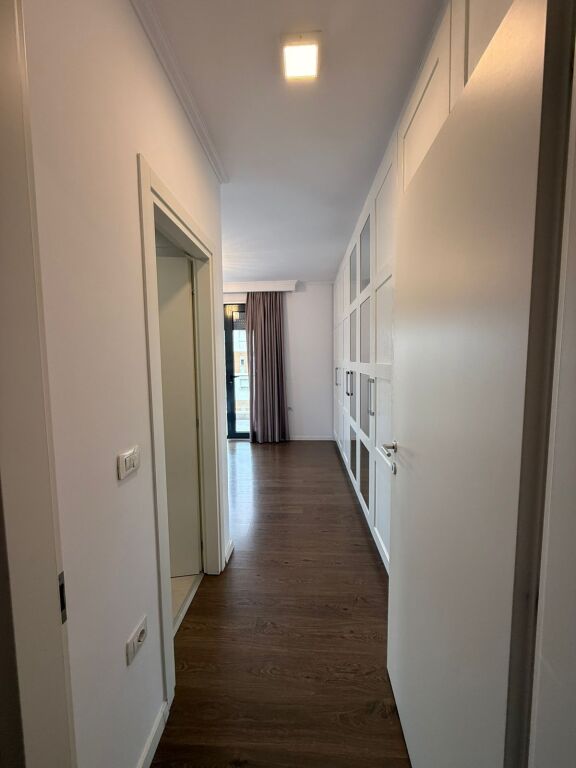 Esclusivo, 21 Dhjetori, Vecchio Parco! Offriamo in affitto un appartamento 2+1+2 presso "Rezidenca Alba"!