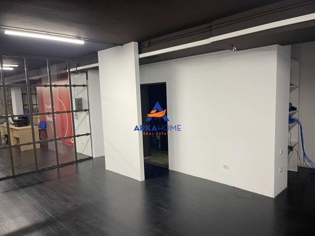 JEPET ME QERA AMBIENT BIZNESI 350M2 "TE SHESHI WILLSON" 4000 EURO