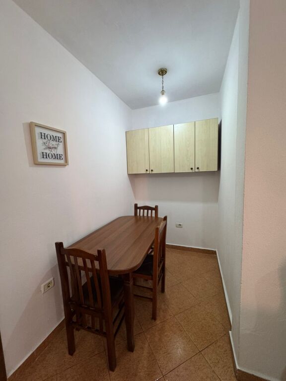 Jepet apartament me qera 1+1 ne Myslym Shyri , prane Bar Momo-47.000 leke