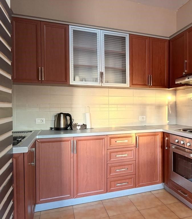 Affittiamo appartamento 1+1+posto auto, in "Rruga e Barrikadave", Tirana!