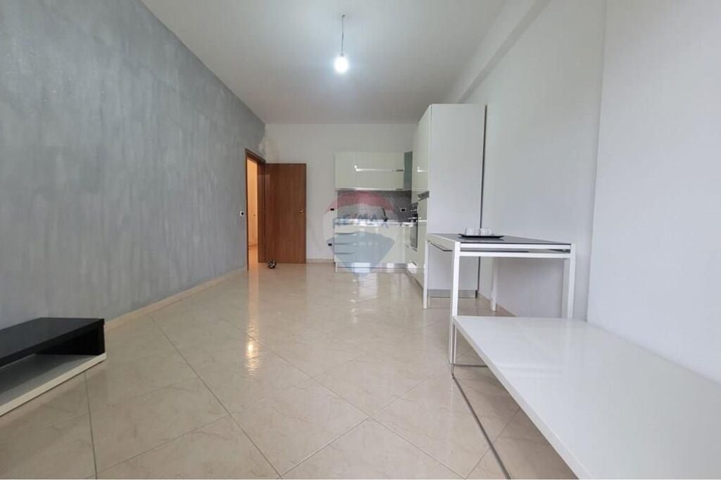 * 2+1+2 per shitje Durres - Plazh